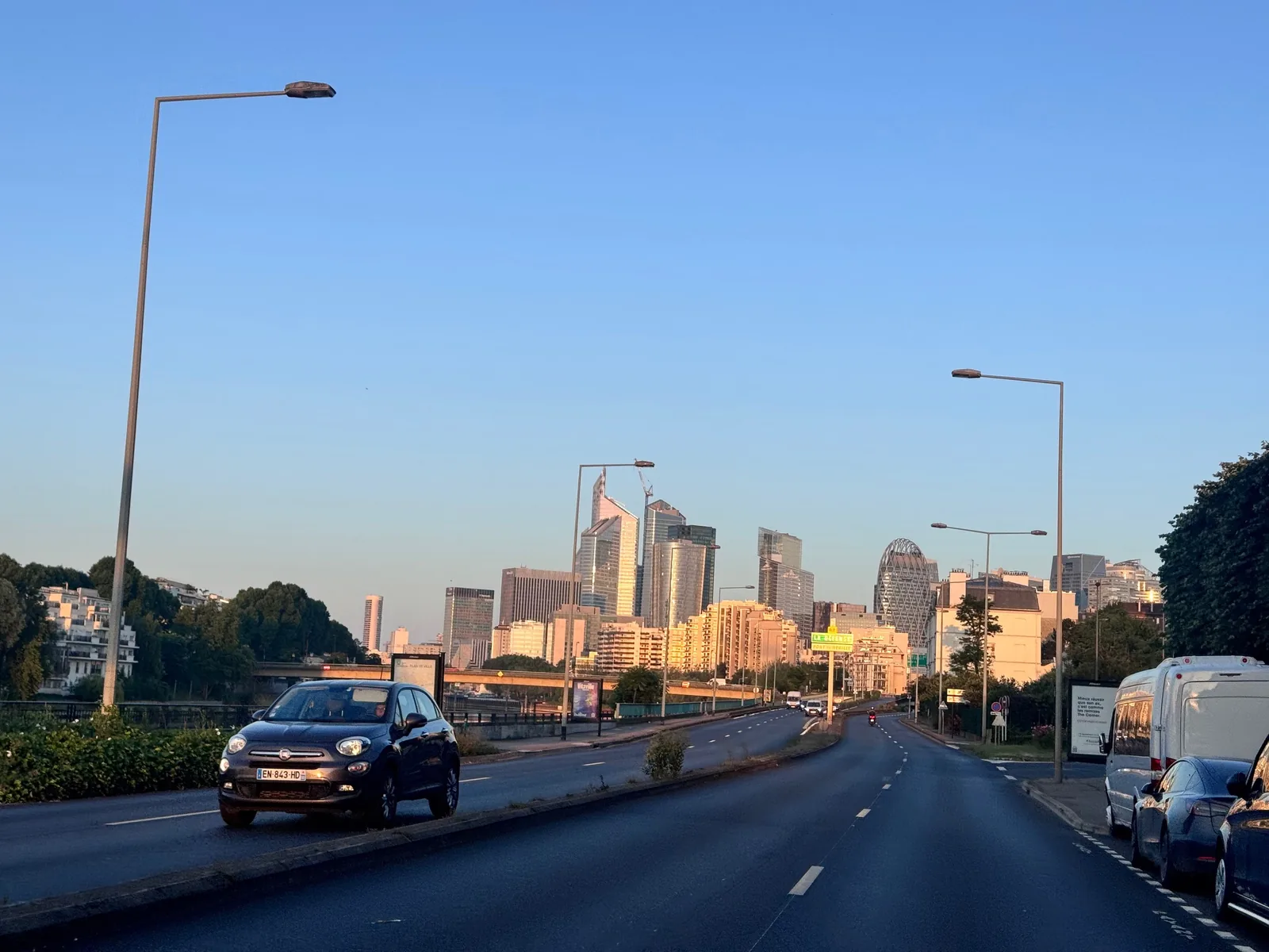Taxi moto ACTIFcab à Neuilly-sur-Seine — transfert vers La Défense et l ouest parisien